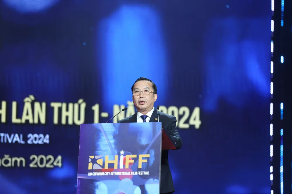 trao giai HIFF 1.jpg