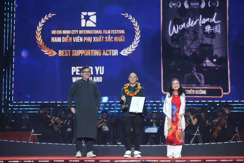 trao giai HIFF 13.jpg