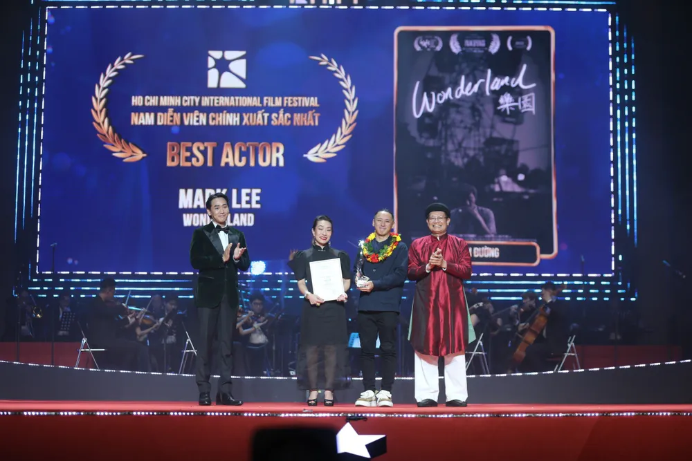 trao giai HIFF 14.jpg