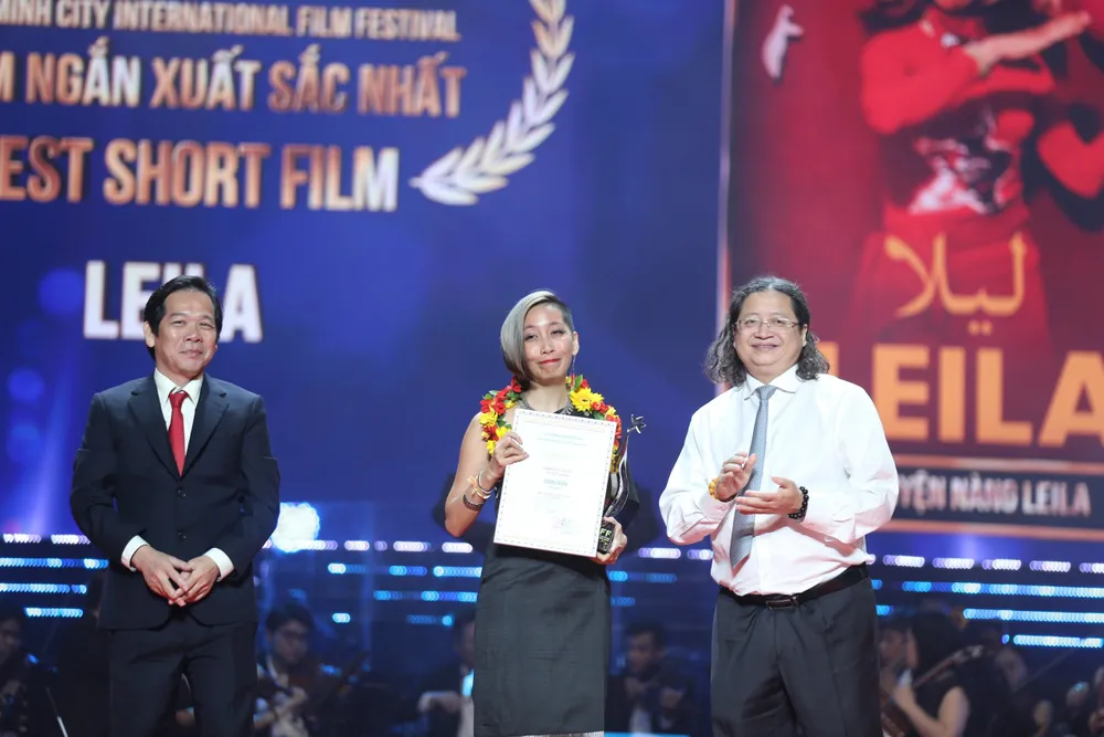 trao giai HIFF 16.jpg