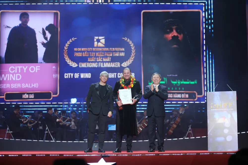 trao giai HIFF 17.jpg