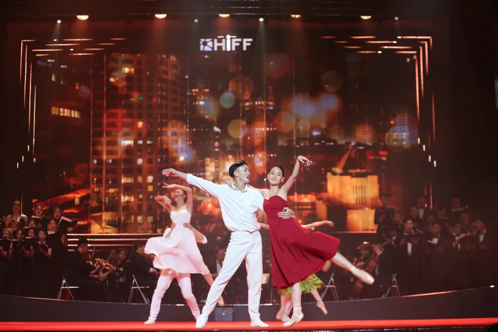 trao giai HIFF 18.jpg