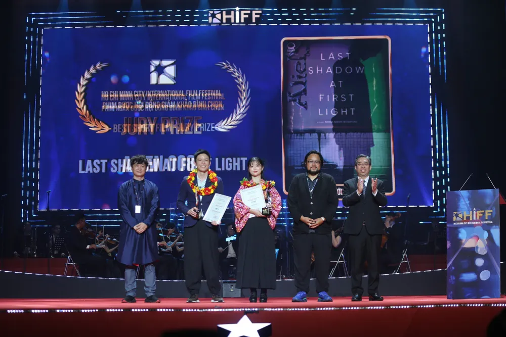 trao giai HIFF 20.jpg