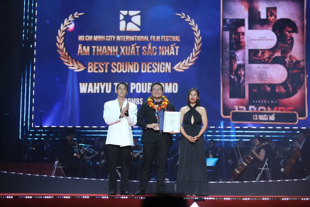 trao giai HIFF 5.jpg