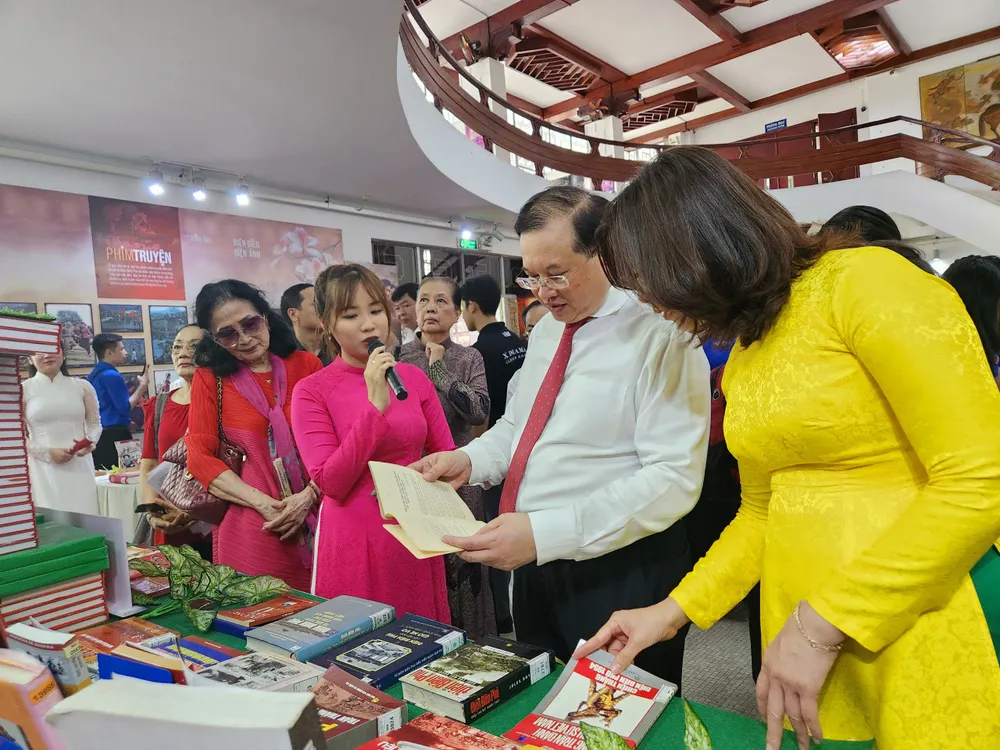 trien lam dien anh 11.jpg