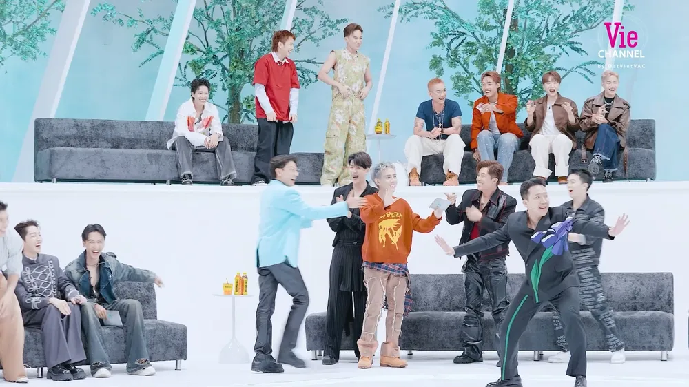 anh trai say hi 1.jpg