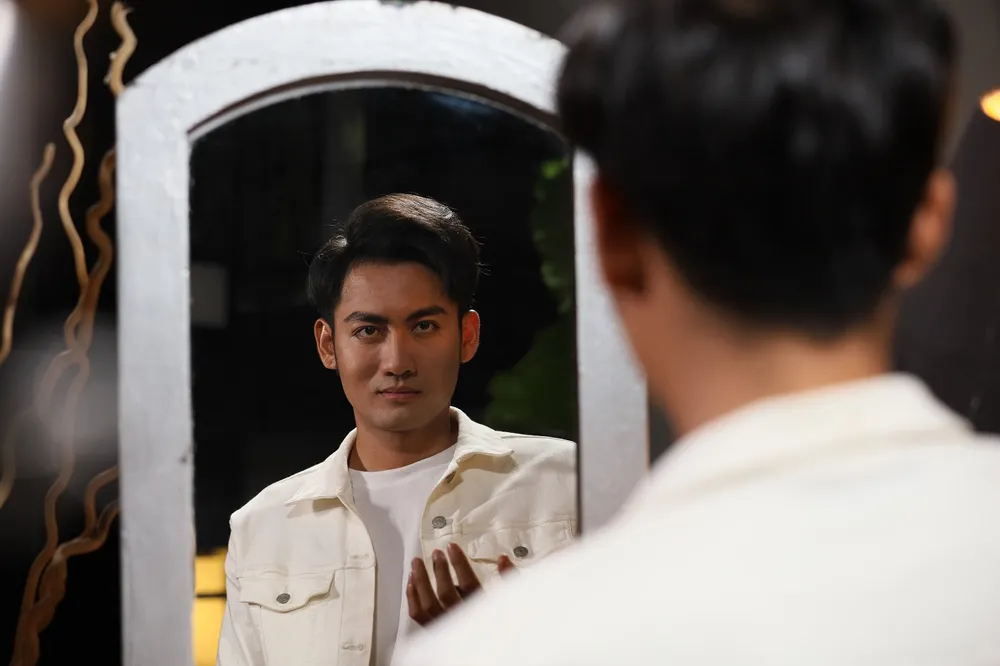 phim the gioi trong guong 1.JPG