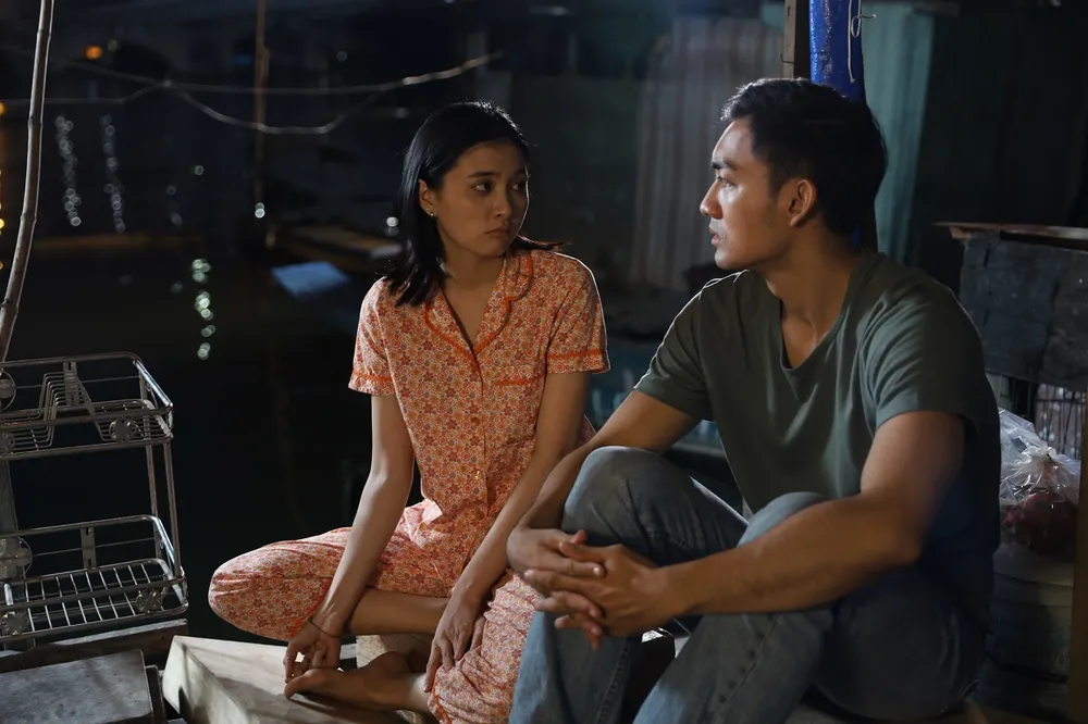 phim the gioi trong guong 2.JPG