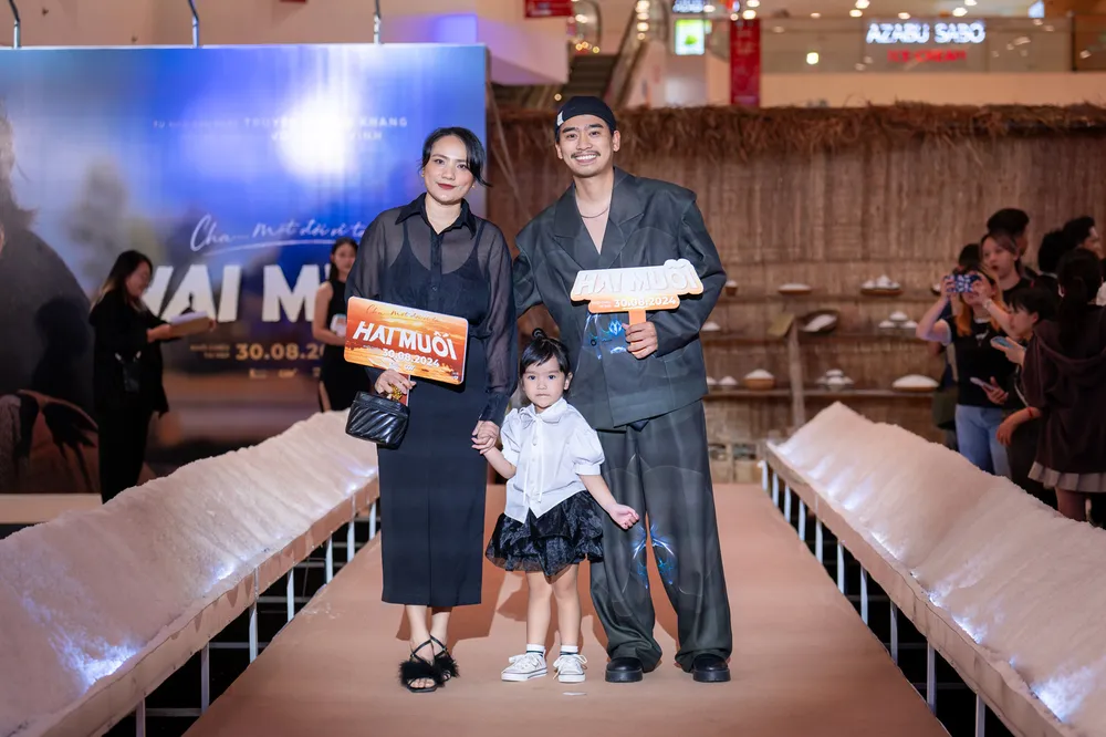 ra mat hai muoi 11.jpg