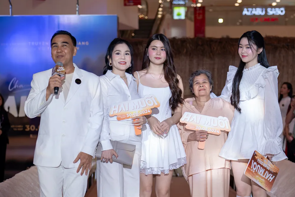 ra mat hai muoi 3.jpg