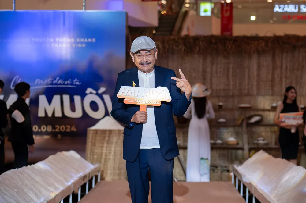 ra mat hai muoi 9.jpg