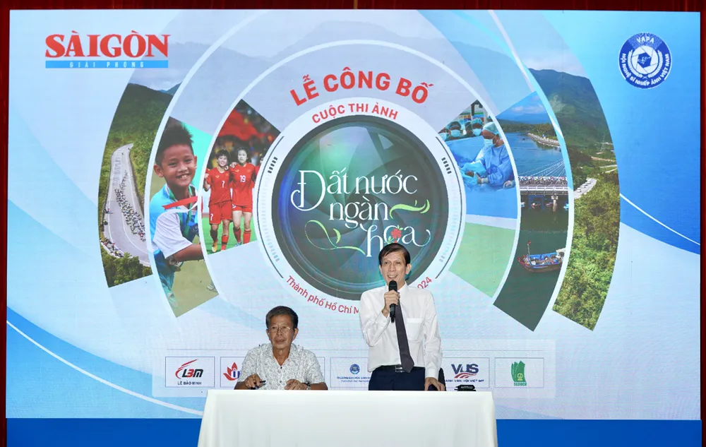 The Organizing Committee addresses the questions of delegates and guests at the announcement ceremony.