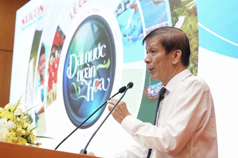 Journalist Nguyen Khac Van, Deputy Editor-in-Chief in charge of SGGP, Head of the Contest Steering Committee and Head of the Contest Organizing Committee, speaks at the announcement ceremony.