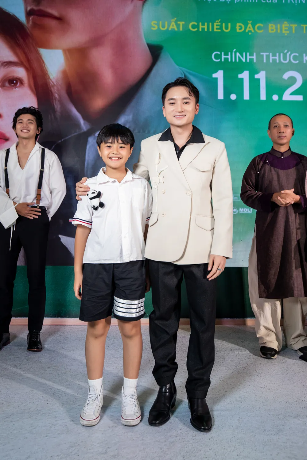 ra mat ngay xua chuyen tinh 7.jpg