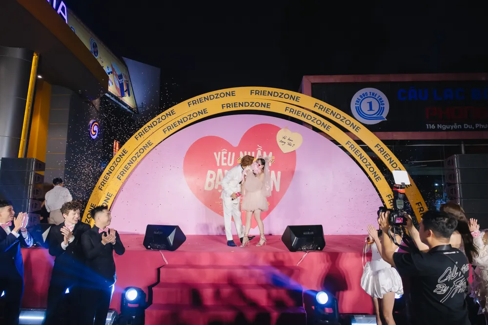 ra mat yeu nham ban than 1.jpg