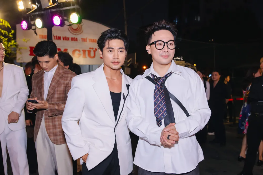 ra mat yeu nham ban than 7.jpg