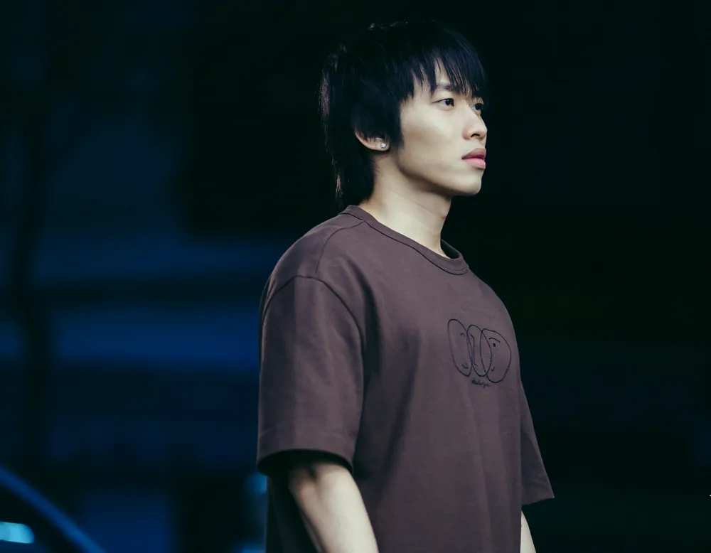 kay tran duoi day ho 1.png