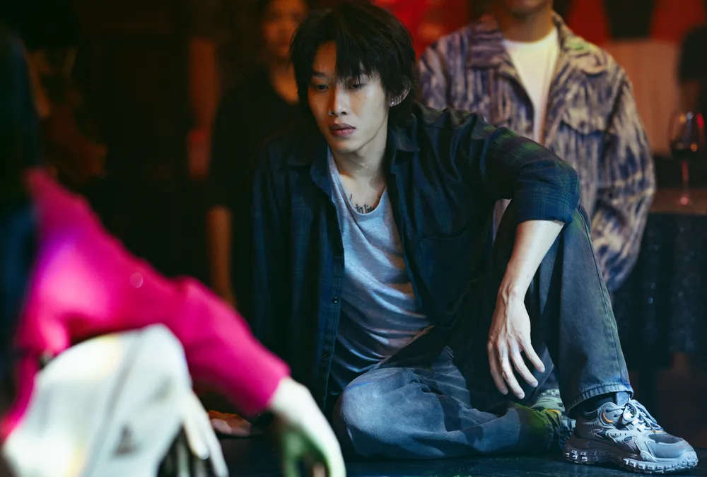 kay tran duoi day ho 2.png