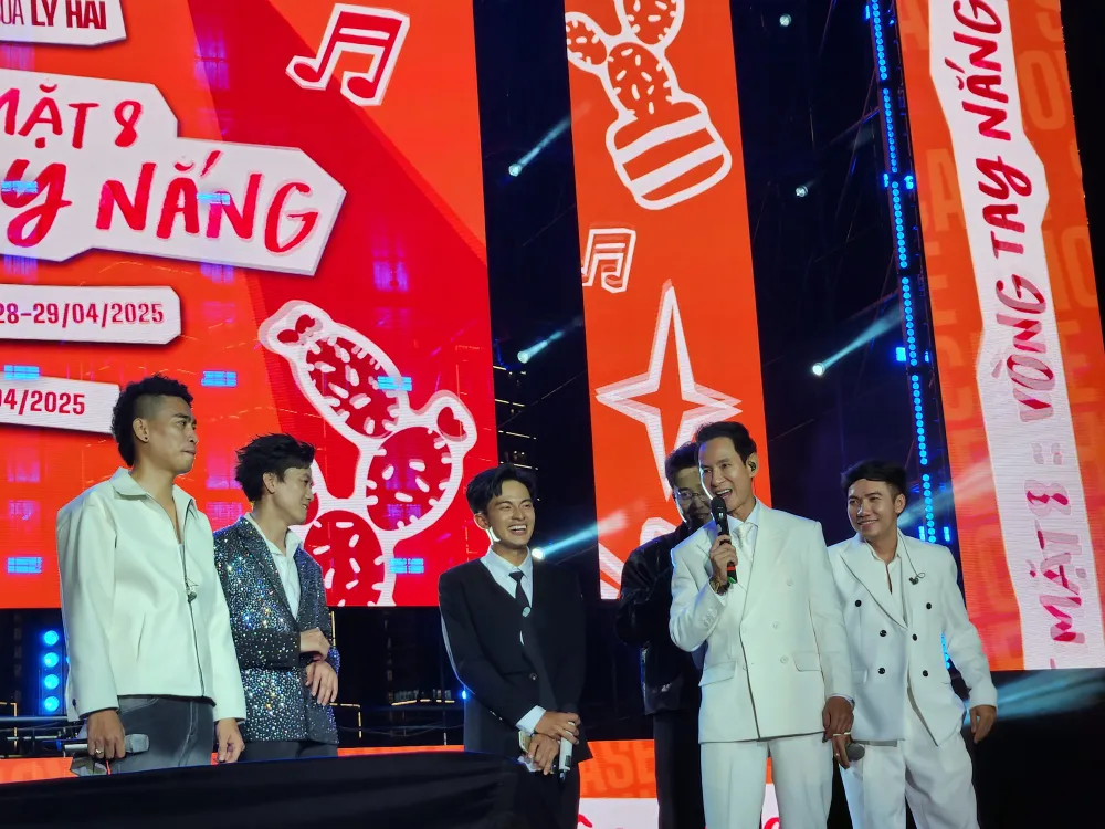 showcase lat mat 8 1.jpg