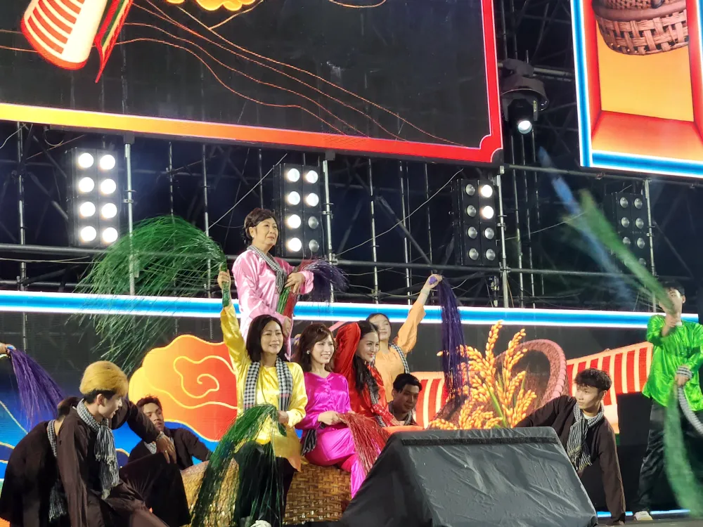 showcase lat mat 8 10.jpg