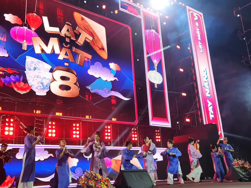 showcase lat mat 8 12.jpg