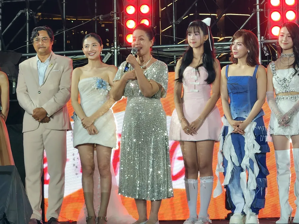 showcase lat mat 8 5.jpg