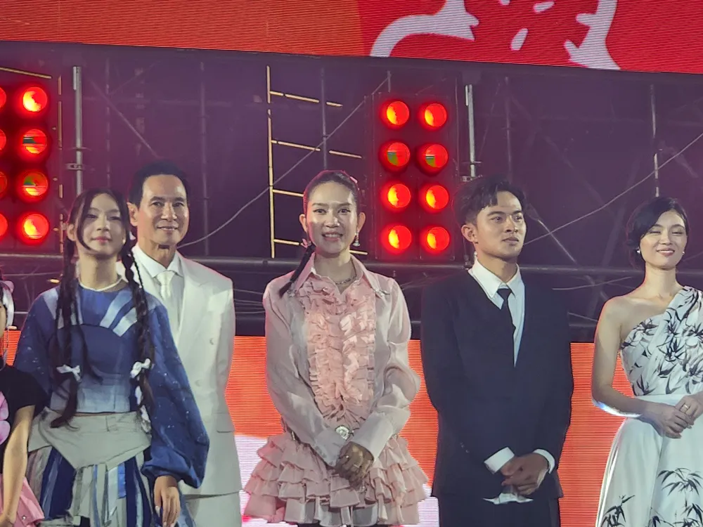 showcase lat mat 8 6.jpg