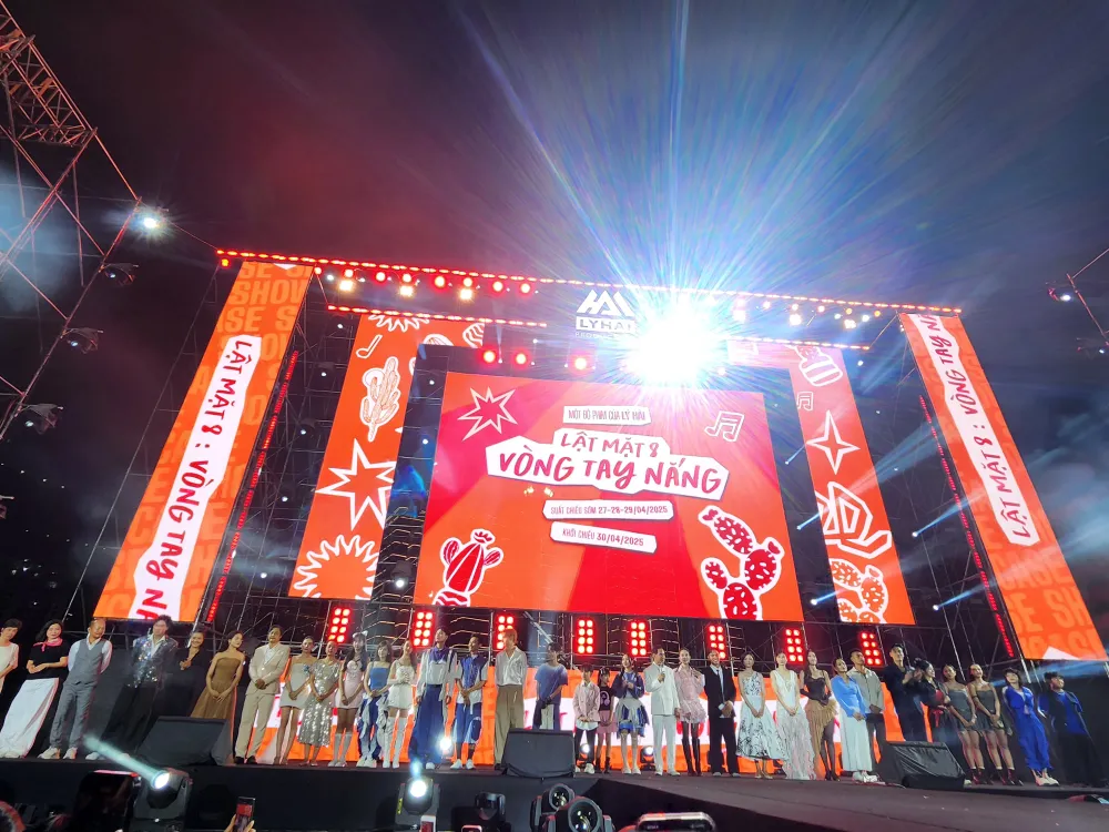 showcase lat mat 8 7.jpg