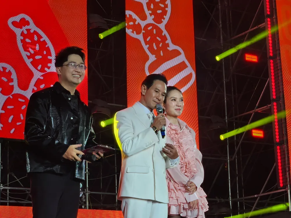 showcase lat mat 8 9.jpg