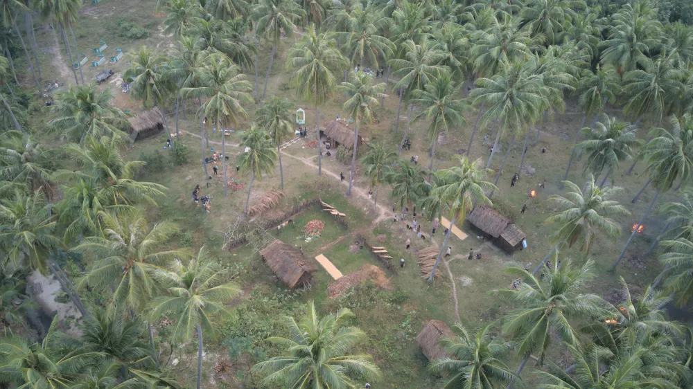 lat mat 8 canh chay no 1.jpg