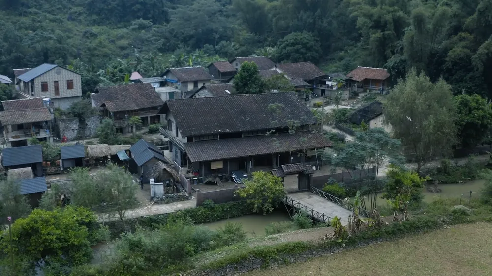 boi canh tham tu kien 1.png