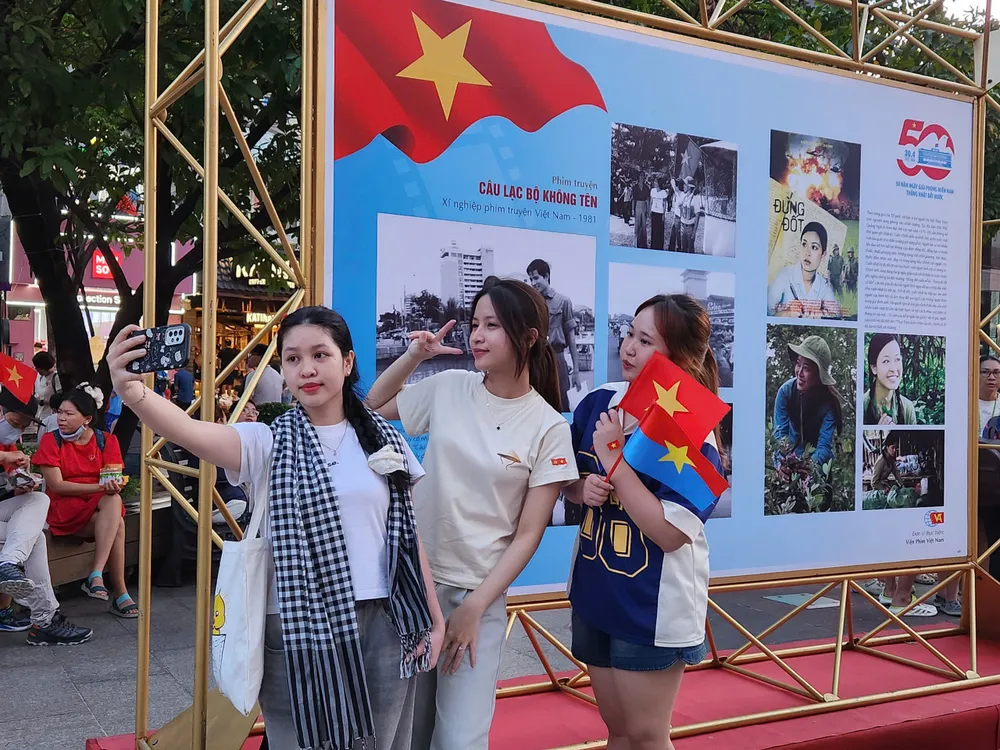 trien lam dien anh 2.jpg