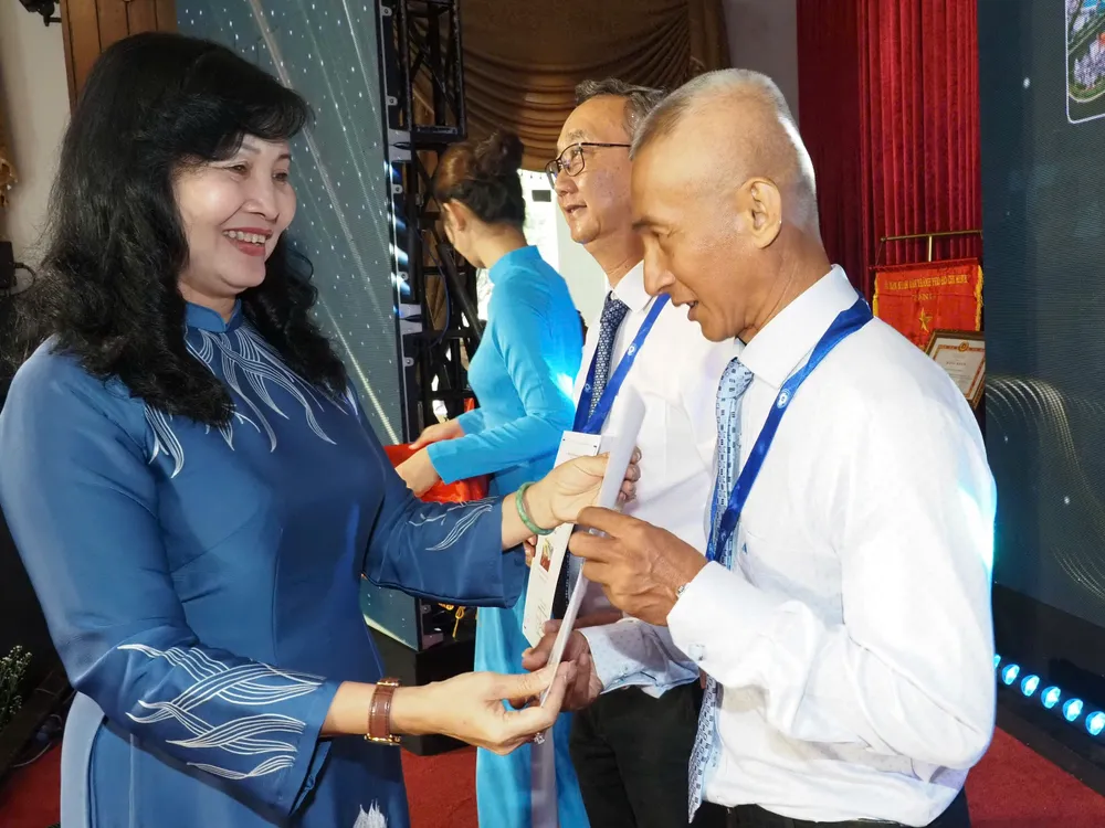 trao giai dat nuoc ngan hoa 10.jpg