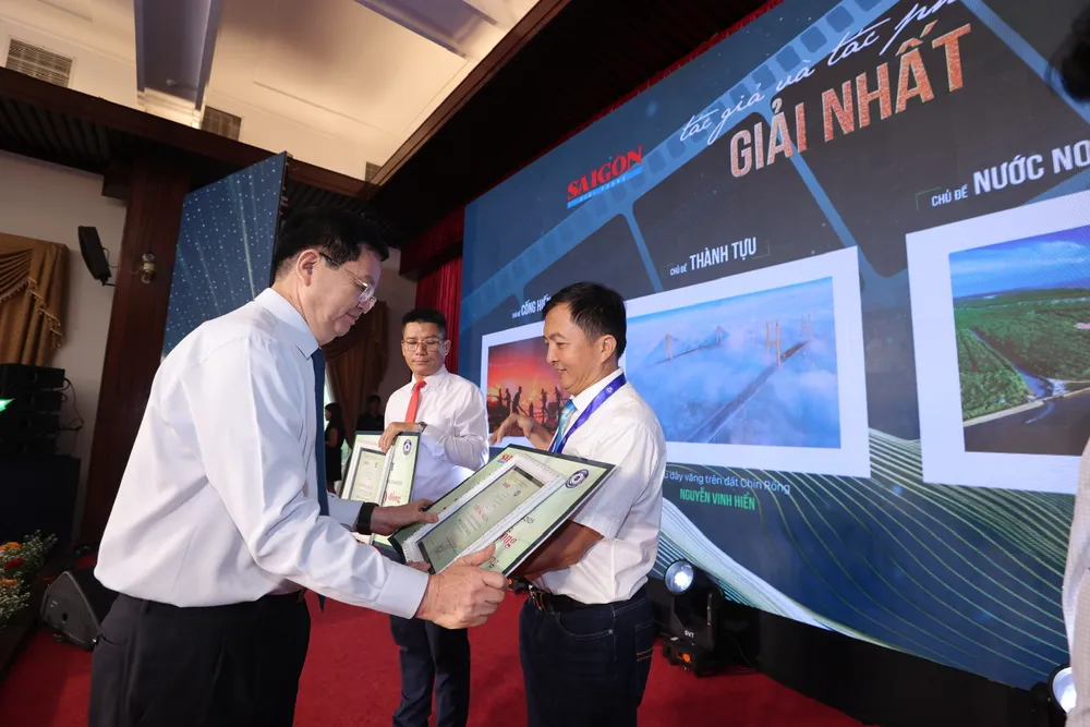 trao giai dat nuoc ngan hoa 3.jpg