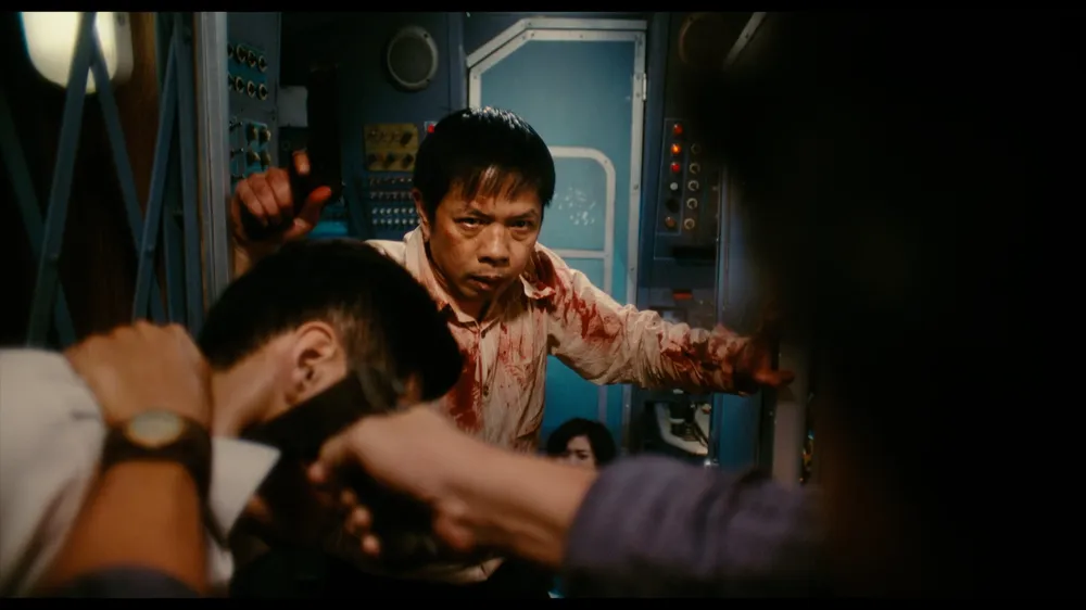 tu chien tren khong 1.jpg