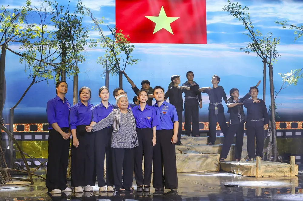 guong mat dien anh 2025 3.jpg