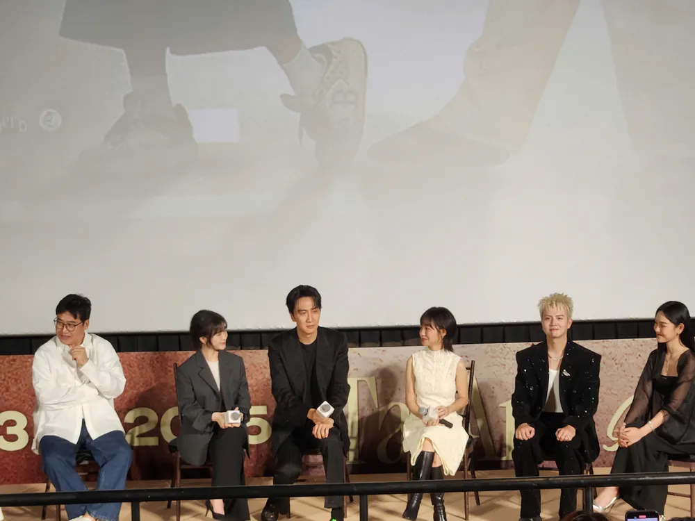 tay anh giu mot vi sao (3).jpg