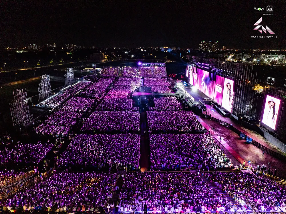 em xinh say hi concert 13.jpg