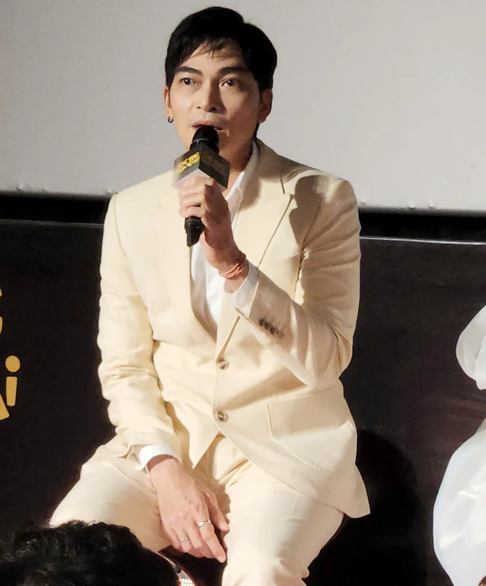 cuc vang cua ngoai 2.jpg