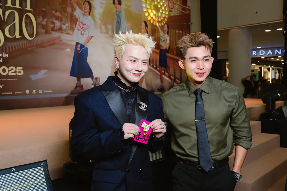 ra mat tay anh giu mot vi sao 3.jpg