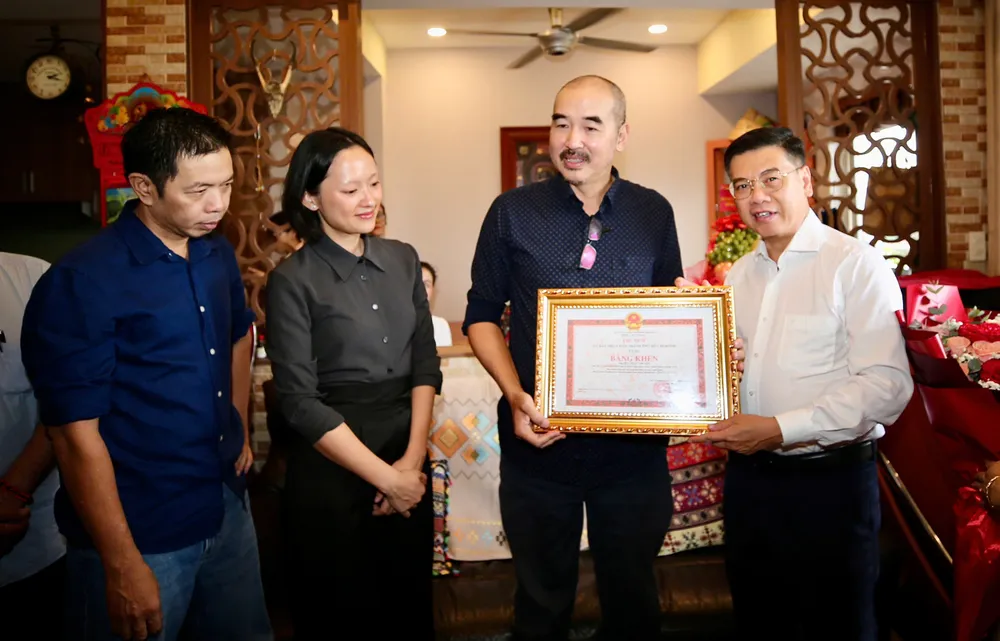 tang bang khen bui thac chuyen 4.jpg