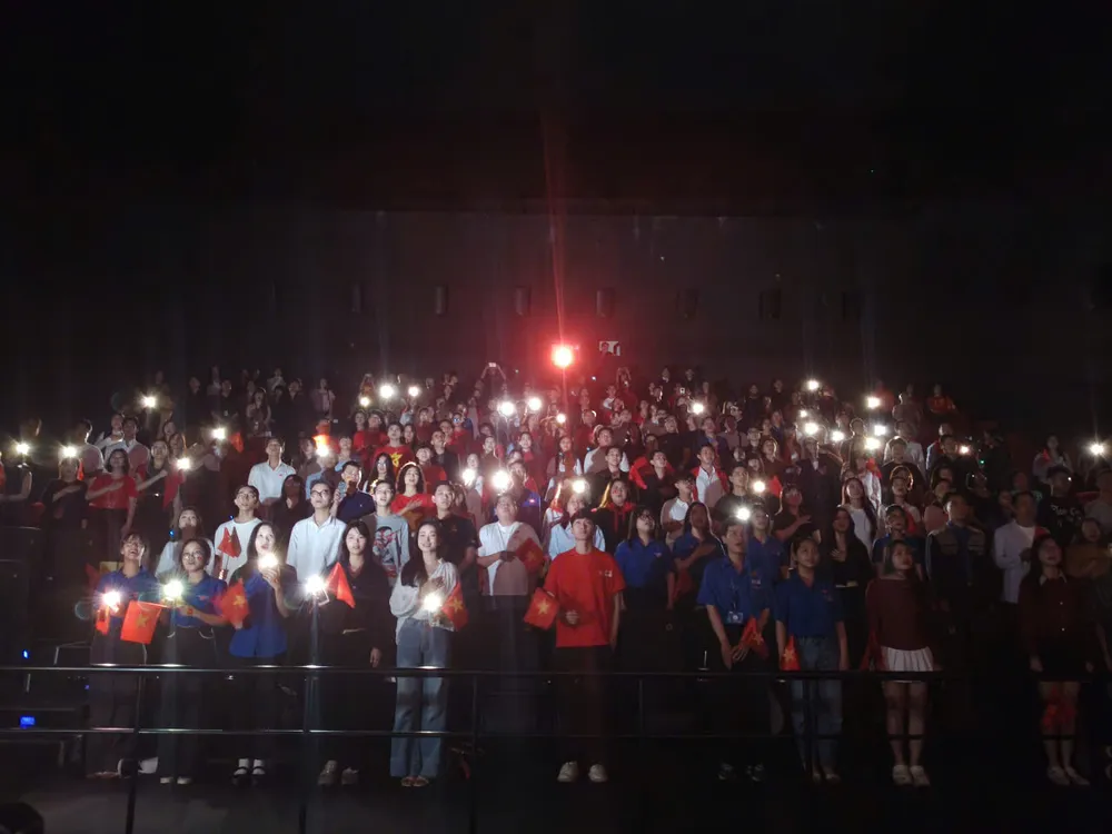 phim to quoc trong tim 2.jpg