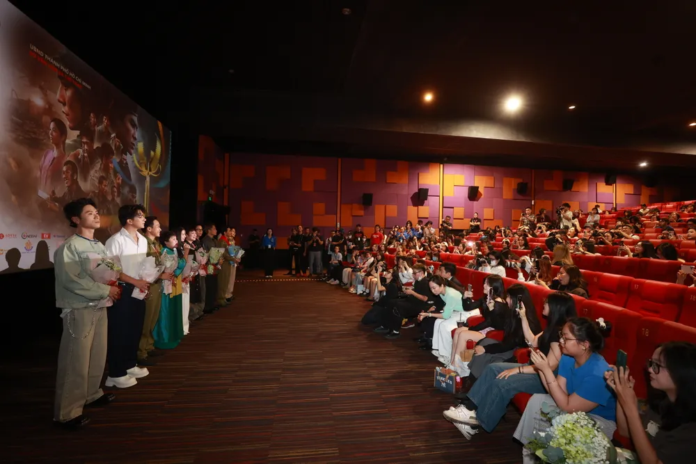 giao luu mua do 3.jpg