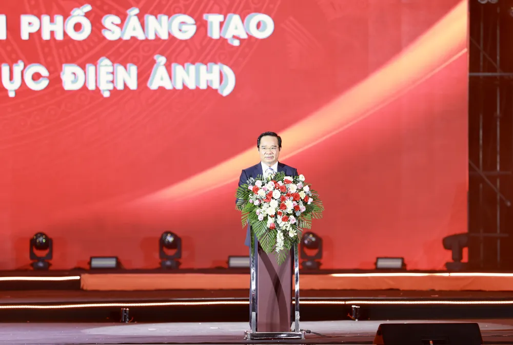 LHP - san khau 1.jpg