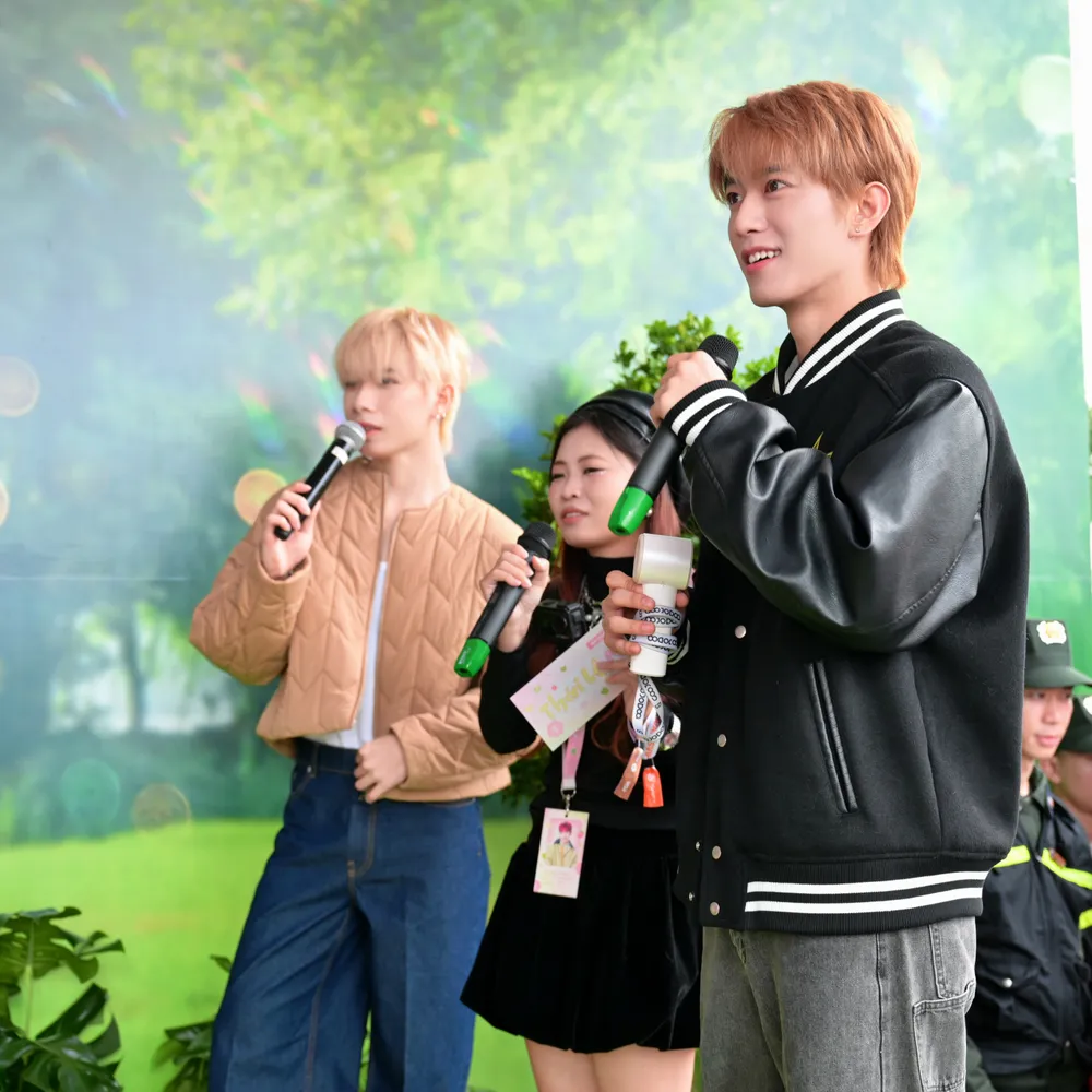 gõ cửa nhà mỹ nam 3.jpg