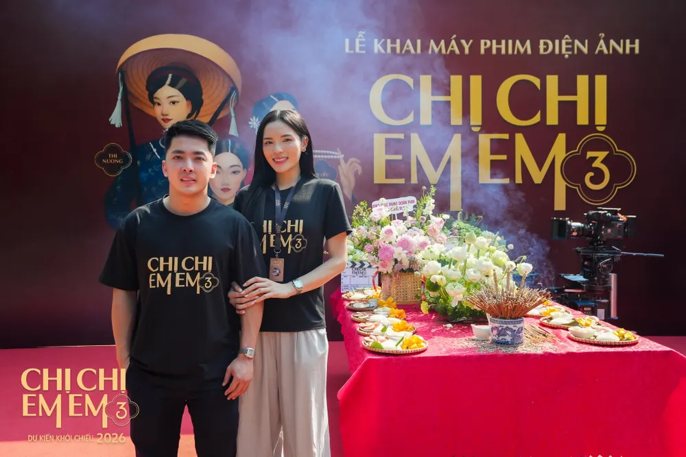 chi chi em em 3 1.jpg