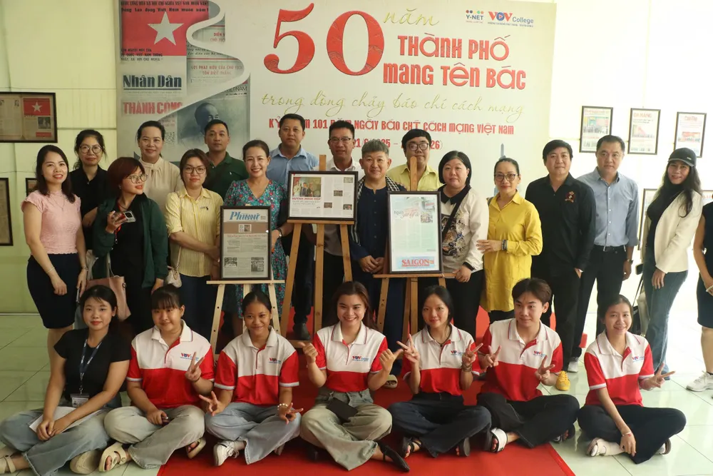 trung bay bao chi 1.jpg