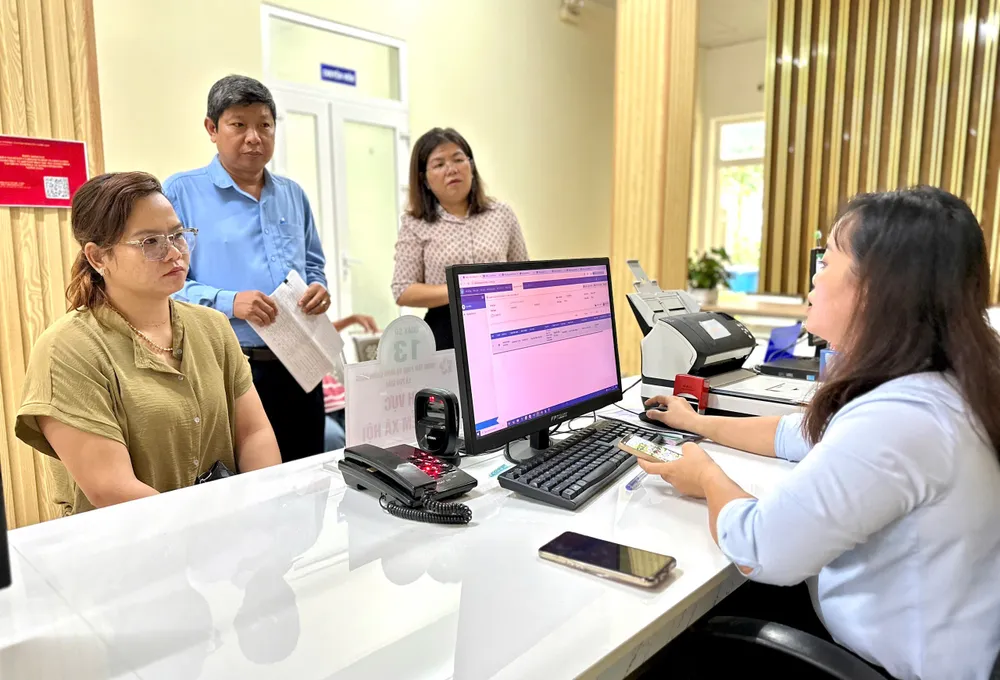 Trung tâm Phục vụ hành chính công xã Phú Giáo: Tỷ lệ giải quyết hồ sơ đúng và trước hạn đạt hơn 99% 