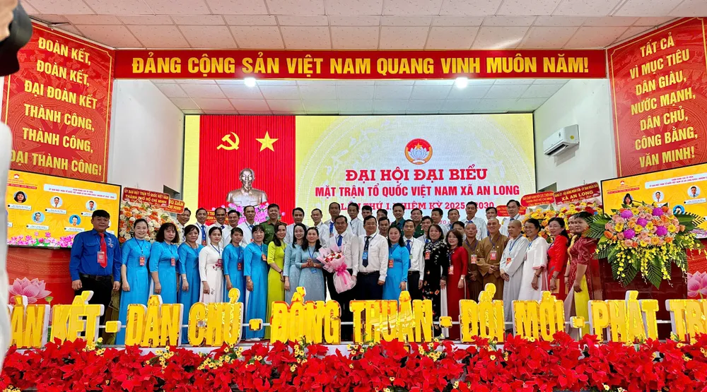 Các Ủy viên Ủy ban MTTQ Việt Nam xã An Long nhiệm kỳ 2025 – 2030 ra mắt đại hội