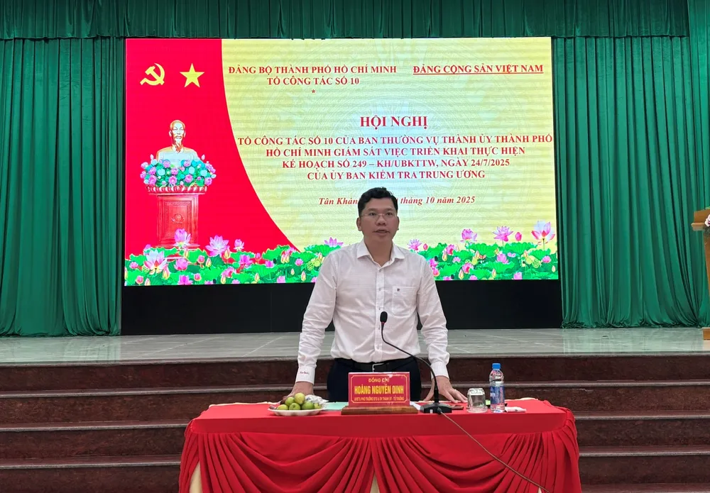 dồng chí DINH phát biểu (30-10) .jpg